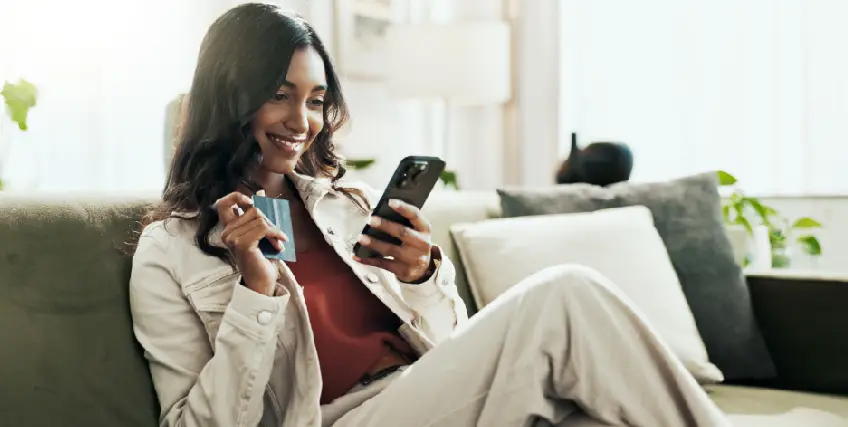 Line of Credit vs Credit Card: How to Decide Based on Your Credit Score