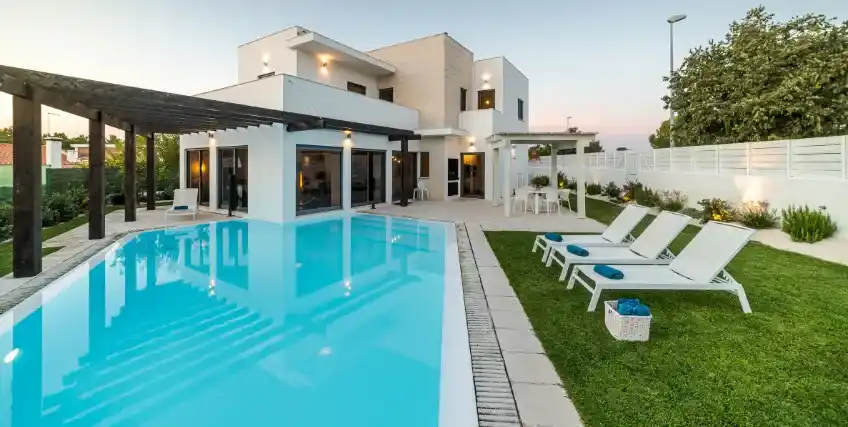 Pool Financing Options for Different Budgets: Luxury vs. Affordable Pools