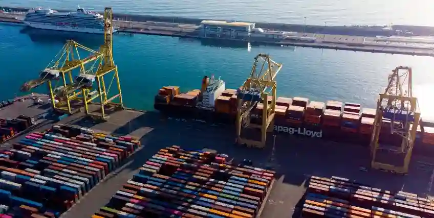 Tariffs on Canada and Mexico Take Effect – What Small Businesses Need To Know