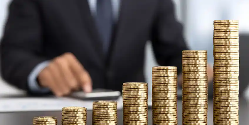 What is Revolving Credit? Examples, Benefits and More